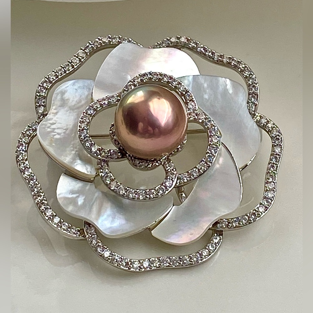 P240-Handmade Metallic Edison Pearl And Mother-of-Pearl Flower Brooch/Pendant - Picture 3 of 11